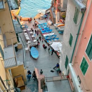 Porticciolo di Rio Maggiore visto dall'alto. Barche parcheggiate in fila